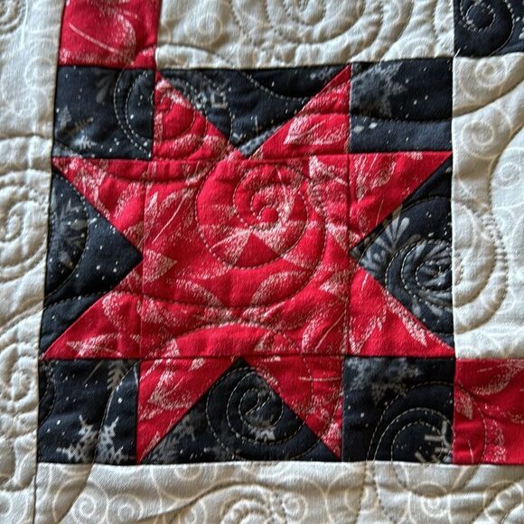 Handcrafted winter table runner - Picture 8 of 8